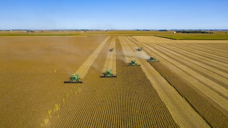 Operação agrícola representando planejamento do tratamento de sementes e inoculação da soja com OnSoy